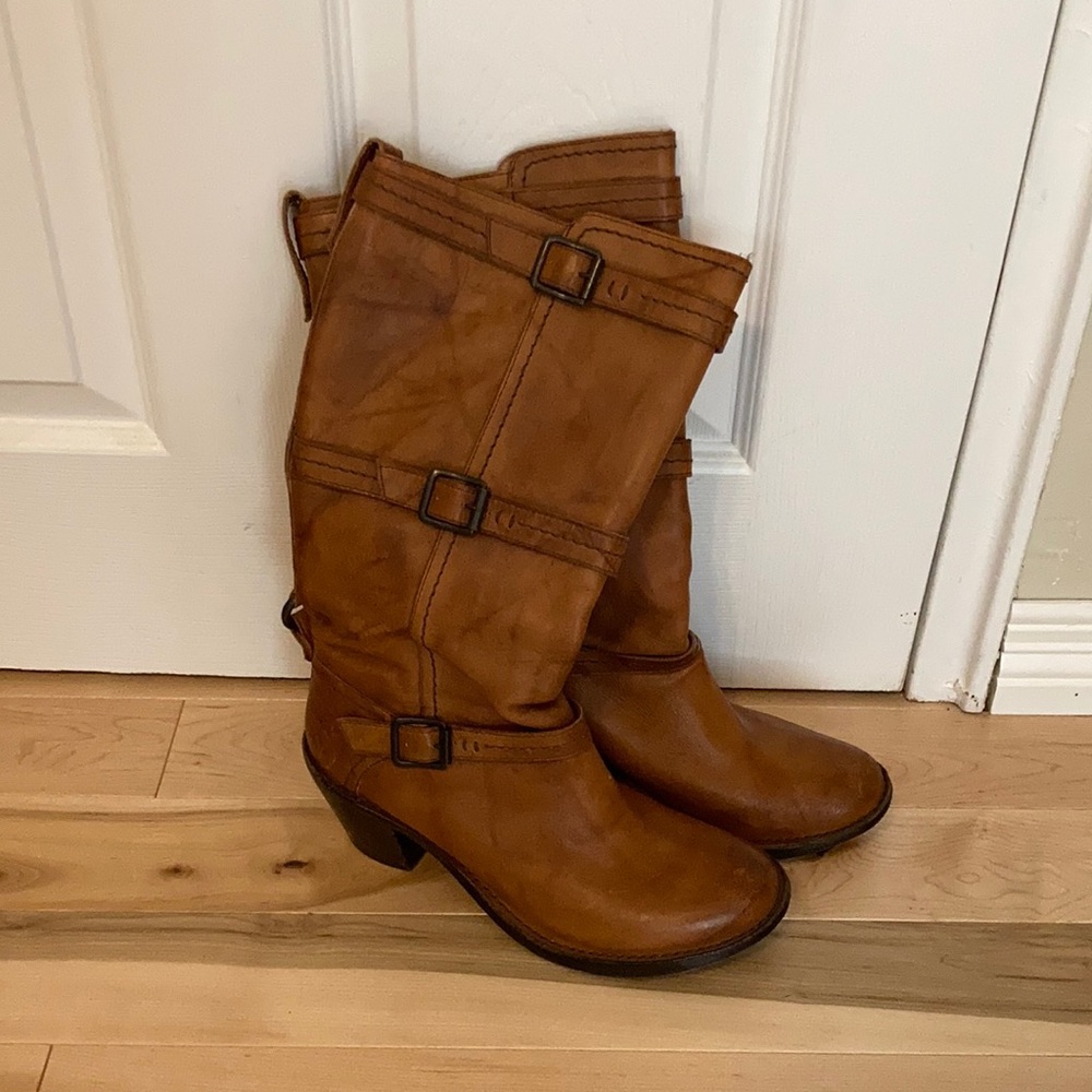 Frye Carmen 3-Strap Light Brown Boots Sz 8.5